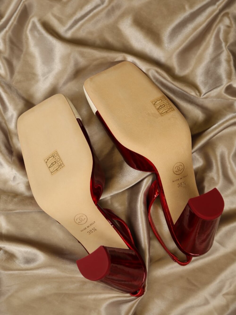 CHANEL Red & Ivory Slingbacks - Picture 6 of 9